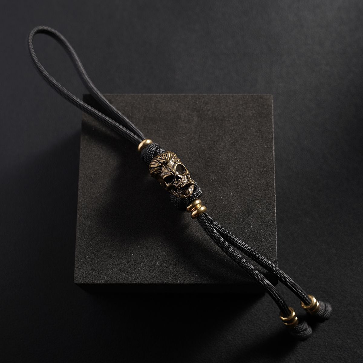 Handmade Skull Paracord Pendant
